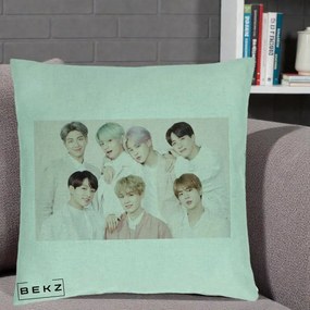 Perna Personalizata K-pop BTS Foto Grup Landscape Pastel, 40x40 cm, Verde Menta, Husa Detasabila, Perna Inclusa, BEKZ®