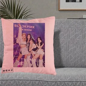 Perna Personalizata K-pop BLACKPINK The Show Concert cu 4 Membre pe Scena, 40x40 cm, Roz, Husa Detasabila, Perna Inclusa, BEKZ®