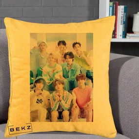 Perna Personalizata K-Pop Grup Foto Pasteluri cu 8 Artisti, 40x40 cm, Galben, Husa Detasabila, Perna Inclusa, BEKZ®