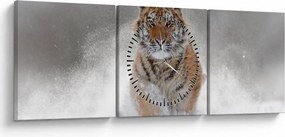 Tablou cutigru fugind prin zăpadă (cu ceas) (90x30 cm)