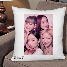 Perna Personalizata K-pop BLACKPINK Foto Grup Selfie Roz cu Glitter, 40x40 cm, Alb Pufos, Husa Detasabila, Perna Inclusa, BEKZ®