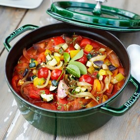 Oala din fonta Staub La Cocotte 40509-361-0, 6,7 l, 28 cm, de la -20°C pana la 260 °C, Emailata, Capac cu structura anti-picaturi, Toate plitele inclusiv inductie, Verde