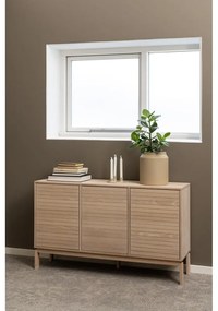 Comodă în culoare naturală joasă cu aspect de lemn de stejar 135x80 cm Linley – Actona