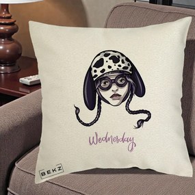 Perna Personalizata Wednesday Addams cu Caine Dalmatian, 40x40 cm, Ecru, Husa Detasabila, Perna Inclusa, BEKZ®