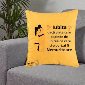 Cadou pentru Iubita - Perna Personalizata Iubita Nemuritoare cu Siluete de Cuplu, 40x40 cm, Galben, Husa Detasabila, Perna Inclusa, BEKZ®