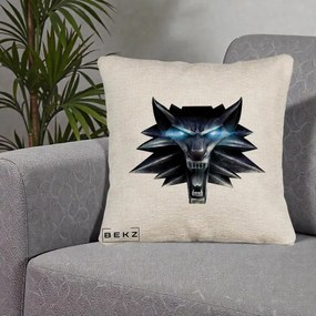 Perna Decorativa The Witcher Wolf Head, 40x40 cm, Bej Canapea, Husa Detasabila, Perna Inclusa, BEKZ®