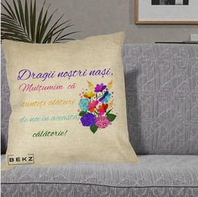 Perna Personalizata Dragii Nostri Nasi Multumim cu Flori Multicolore Colorat, 40x40 cm, Crem, Husa Detasabila, Perna Inclusa, BEKZ®