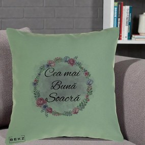 Cadou pentru Soacra - Perna Personalizata Cea mai Buna Soacra cu Coronita Flori Roz si Mov, 40x40 cm, Verde, Husa Detasabila, Perna Inclusa, BEKZ®