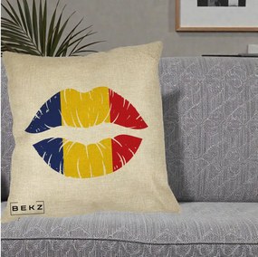 Perna Personalizata Buze Tricolor Romania, 40x40 cm, Crem, Husa Detasabila, Perna Inclusa, BEKZ®