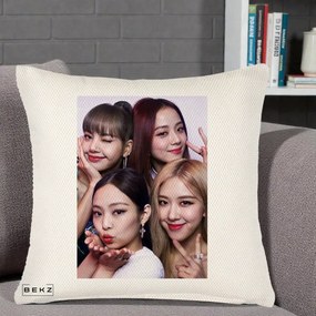 Perna Personalizata K-pop BLACKPINK Foto Grup Selfie 4 Membre, 40x40 cm, Crem Reliefat, Husa Detasabila, Perna Inclusa, BEKZ®