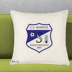 Perna Personalizata CS Sportul Simleu Silvaniei 2007, 40x40 cm, Crem Reliefat, Husa Detasabila, Perna Inclusa, BEKZ®