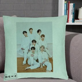 Perna Personalizata K-pop BTS Foto Grup All-White Elegant, 40x40 cm, Verde Menta, Husa Detasabila, Perna Inclusa, BEKZ®