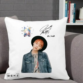 Perna Personalizata K-pop BTS Suga par Portocaliu Palarie Autograf, 40x40 cm, Alba Mata, Husa Detasabila, Perna Inclusa, BEKZ®