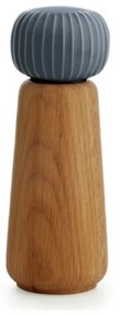 Râșniță pentru condimente din lemn de stejar cu detalii din porțelan Kähler Design Hammershoi, înălțime 17,5 cm, gri-albastru