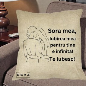 Cadou pentru Sora - Perna Personalizata Sora Mea Te Iubesc Imbratisare din Spate Line Art, 40x40 cm, Crem, Husa Detasabila, Perna Inclusa, BEKZ®
