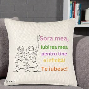 Cadou pentru Sora - Perna Personalizata Sora Mea Te Iubesc Doua Fete cu Palarie si Umbrela, 40x40 cm, Crem Reliefat, Husa Detasabila, Perna Inclusa, BEKZ®