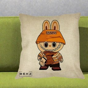 Perna Personalizata Labubu Streetwear Portocaliu, 40x40 cm, Crem, Husa Detasabila, Perna Inclusa, BEKZ®
