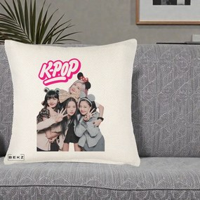 Perna Personalizata BLACKPINK K-Pop Grup Pozitii Amuzante, 40x40 cm, Crem Reliefat, Husa Detasabila, Perna Inclusa, BEKZ®
