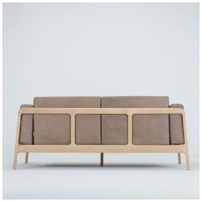 Canapea din piele bovină cu structură din lemn masiv de stejar Gazzda Fawn, maro deschis