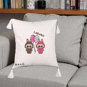 Perna Personalizata Labubu Cuplu cu Baloane, 40x40 cm, Bej cu Franjuri, Husa Detasabila, Perna Inclusa, BEKZ®