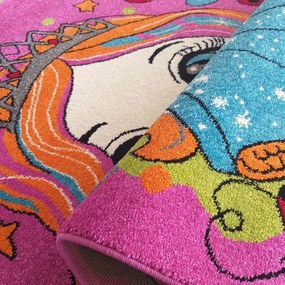 Covor roz modern pentru camera de copii papușă și unicorn Lățime: 160 cm | Lungime: 220 cm