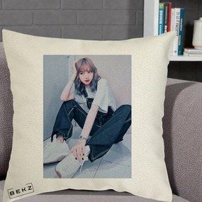 Perna Personalizata K-pop BLACKPINK Lisa, 40x40 cm, Ecru, Husa Detasabila, Perna Inclusa, BEKZ®