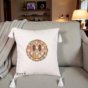 Perna Decorativa Smiley Face de Toamna cu Tartan si Dovlecei, 40x40 cm, Bej cu Franjuri, Husa Detasabila, Perna Inclusa, BEKZ®