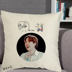 Perna Personalizata K-pop BTS J-Hope Portret cu Autograf, 40x40 cm, Ecru, Husa Detasabila, Perna Inclusa, BEKZ®