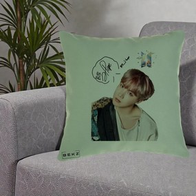 Perna Personalizata K-pop BTS J-Hope Par Roz Autograf, 40x40 cm, Verde, Husa Detasabila, Perna Inclusa, BEKZ®