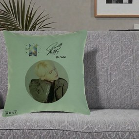 Perna Personalizata K-pop BTS Suga Portret cu Autograf, 40x40 cm, Verde, Husa Detasabila, Perna Inclusa, BEKZ®