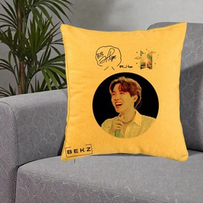Perna Personalizata K-pop BTS J-Hope Portret cu Autograf, 40x40 cm, Galben, Husa Detasabila, Perna Inclusa, BEKZ®