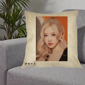 Perna Personalizata K-pop BLACKPINK cu Funda Rosie, 40x40 cm, Crem, Husa Detasabila, Perna Inclusa, BEKZ®