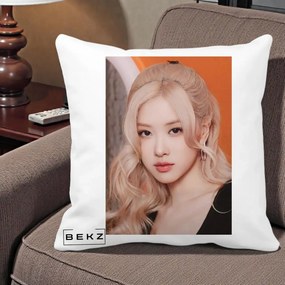 Perna Personalizata K-pop BLACKPINK cu Funda Rosie, 40x40 cm, Alba Mata, Husa Detasabila, Perna Inclusa, BEKZ®