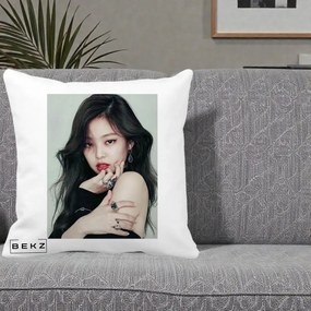 Perna Personalizata K-pop BLACKPINK Jennie Editorial Negru cu Inele, 40x40 cm, Alba Mata, Husa Detasabila, Perna Inclusa, BEKZ®