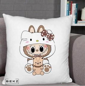 Perna Personalizata Labubu x Hello Kitty Maro-Vintage, 40x40 cm, Alb Pufos, Husa Detasabila, Perna Inclusa, BEKZ®