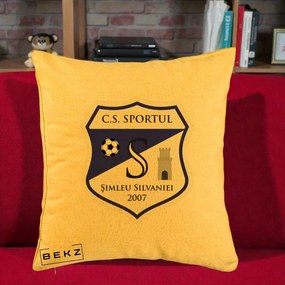 Perna Personalizata CS Sportul Simleu Silvaniei 2007, 40x40 cm, Galben, Husa Detasabila, Perna Inclusa, BEKZ®