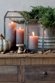 Felinar decorativ din metal cu alamă antichizată și sticlă, cu decor frunze gravate, 27x15,5x8,5 cm, „Lumière"