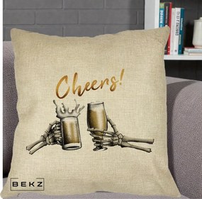 Perna Decorativa Halloween Cheers Schelete cu Bere, 40x40 cm, Crem, Husa Detasabila, Perna Inclusa, BEKZ®