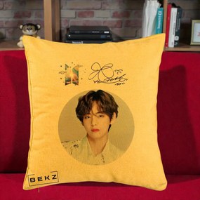 Perna Personalizata K-pop BTS V Taehyung Portret Cerc Autograf, 40x40 cm, Galben, Husa Detasabila, Perna Inclusa, BEKZ®