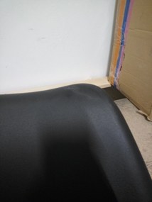 OFERTA Scaun negru BALI MARK cu picioare negre II. calitate