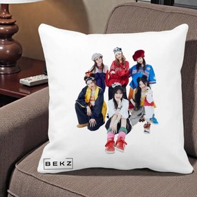 Perna Personalizata Grup K-pop Fete Streetwear Foto, 40x40 cm, Alba Mata, Husa Detasabila, Perna Inclusa, BEKZ®