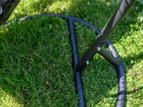 Scaun suspendat negru KOKON cu suport, perna deschisa