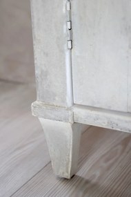 Dulap din lemn de pin si MDF, cu aspect vintage