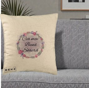 Cadou pentru Soacra - Perna Personalizata Cea mai Buna Soacra cu Coronita Flori Roz si Mov, 40x40 cm, Bej, Husa Detasabila, Perna Inclusa, BEKZ®
