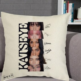 Perna Personalizata K-pop KATSEYE Semnaturi Membre Foto, 40x40 cm, Ecru, Husa Detasabila, Perna Inclusa, BEKZ®