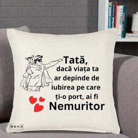 Cadou pentru Tata - Perna Personalizata Tata Nemuritor Supererou cu Masca, 40x40 cm, Crem Reliefat, Husa Detasabila, Perna Inclusa, BEKZ®
