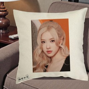Perna Personalizata K-pop BLACKPINK cu Funda Rosie, 40x40 cm, Ecru, Husa Detasabila, Perna Inclusa, BEKZ®