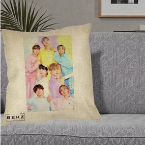 Perna Personalizata K-pop BTS Foto Grup Pastel Colorat cu 7 Membrii, 40x40 cm, Crem, Husa Detasabila, Perna Inclusa, BEKZ®