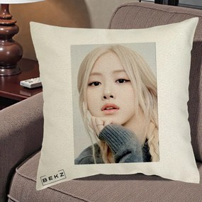 Perna Personalizata K-pop BLACKPINK Rose cu Jucarie de Plus, 40x40 cm, Ecru, Husa Detasabila, Perna Inclusa, BEKZ®