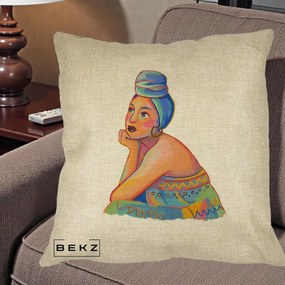Perna Decorativa Portret Femeie Contemplativa, 40x40 cm, Crem, Husa Detasabila, Perna Inclusa, BEKZ®